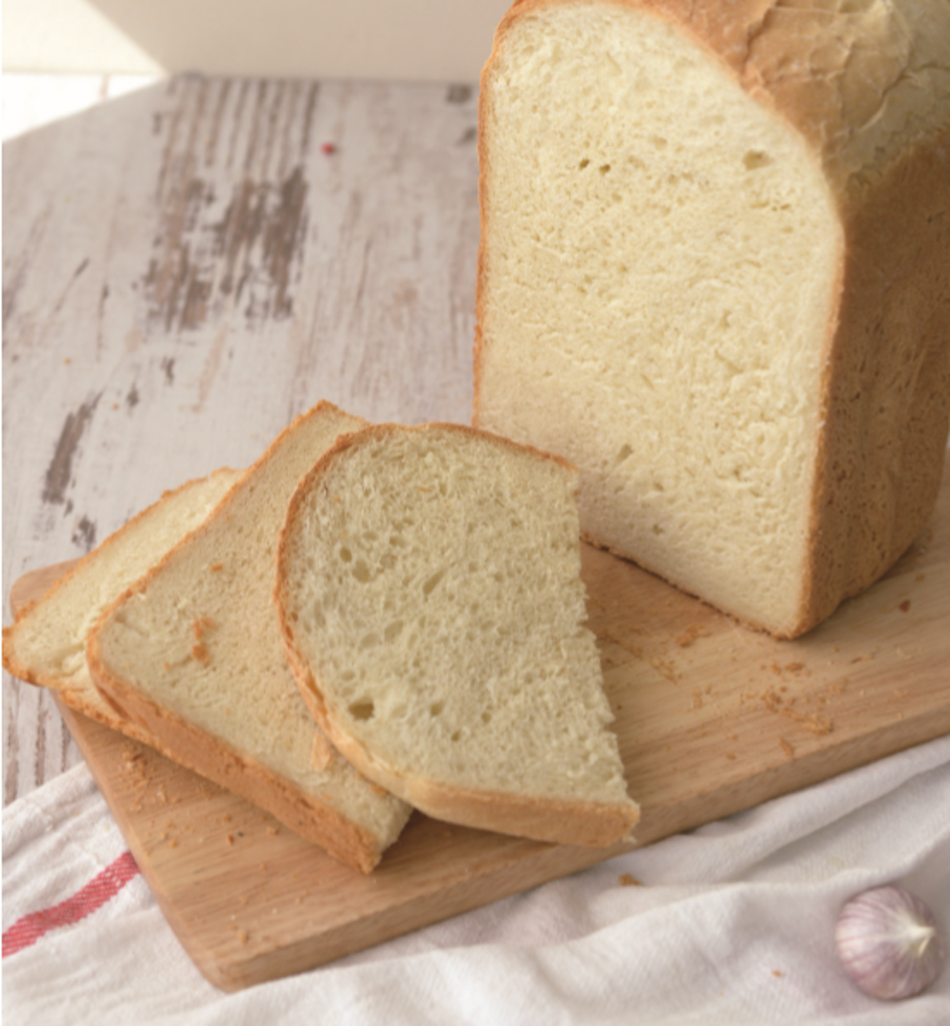 Рецепт по приготовлению белого хлеба в хлебопечке.