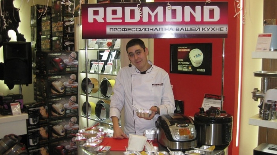 Редмонд спб адреса. Redmond сотрудники. Реклама магазина Redmond. Продавец редмонд. Redmond фирменный магазин в СПБ.